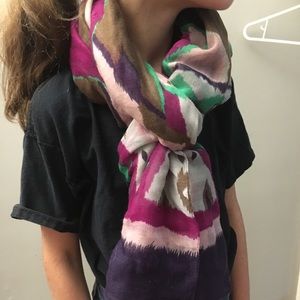 Women’s scarf